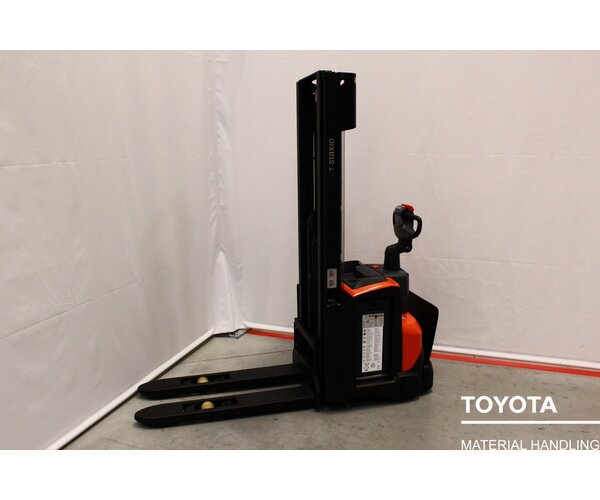 TOYOTA SWE120L 2207008983