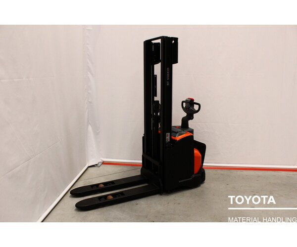 TOYOTA SWE120L 2306022833