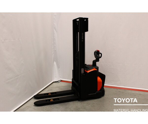 TOYOTA SWE120L 2311025695