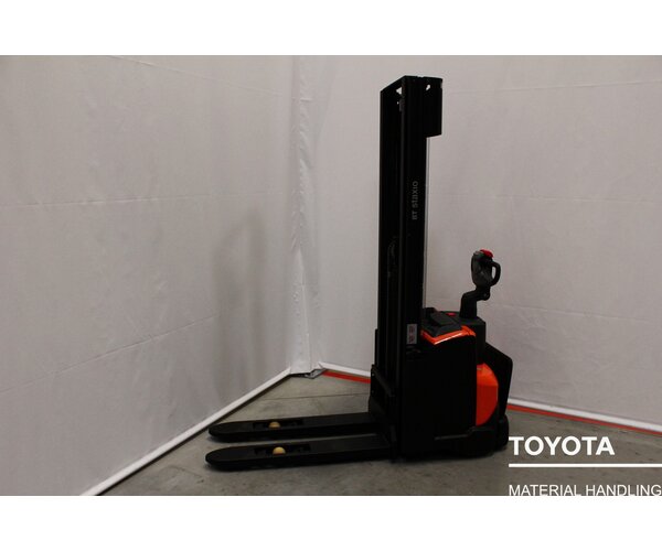 TOYOTA SWE120L 2404023382