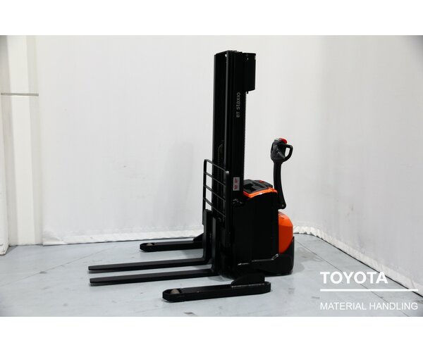 TOYOTA SWE120S 1802020259