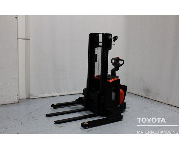 TOYOTA SWE120S 1811004248