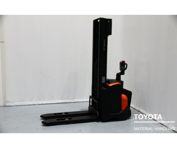 TOYOTA SWE140 1801025030