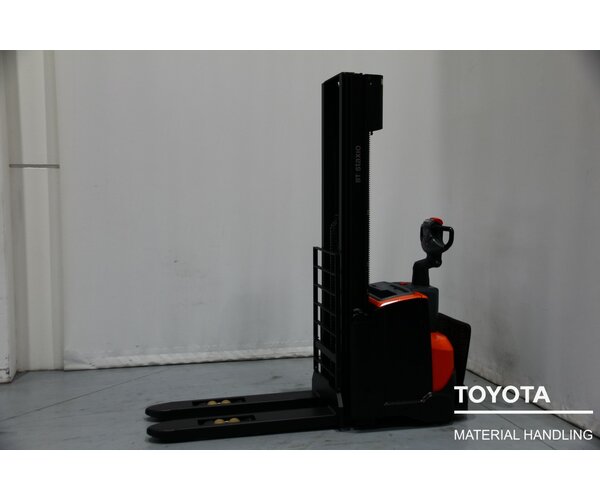 TOYOTA SWE140L 1811003813