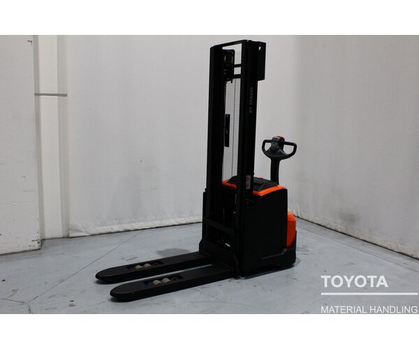 TOYOTA SWE140L 1911030117