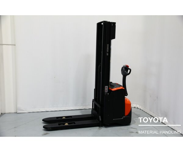 TOYOTA SWE140L 2404037769