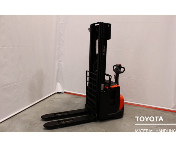 TOYOTA SWE140L 2411025000