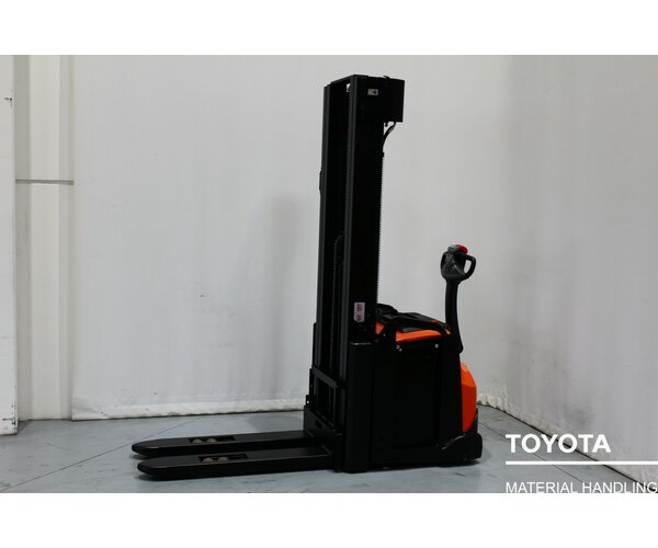 TOYOTA SWE145L 1811007548