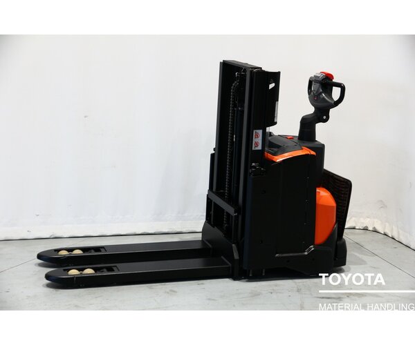 TOYOTA SWE200D 1911024487