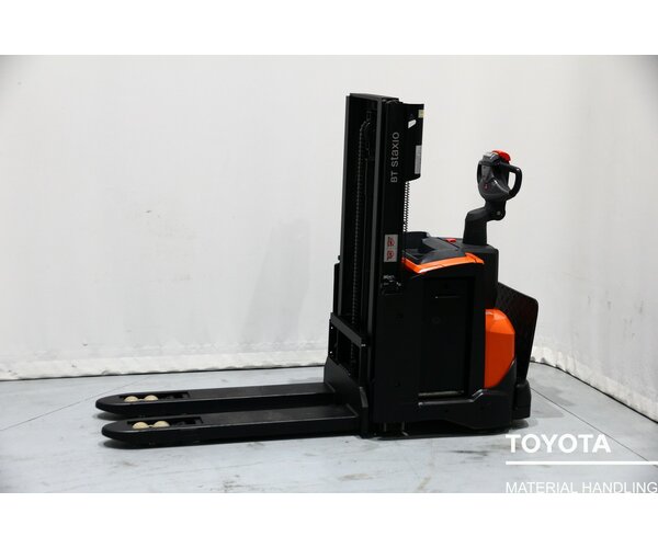 TOYOTA SWE200D 2103045379